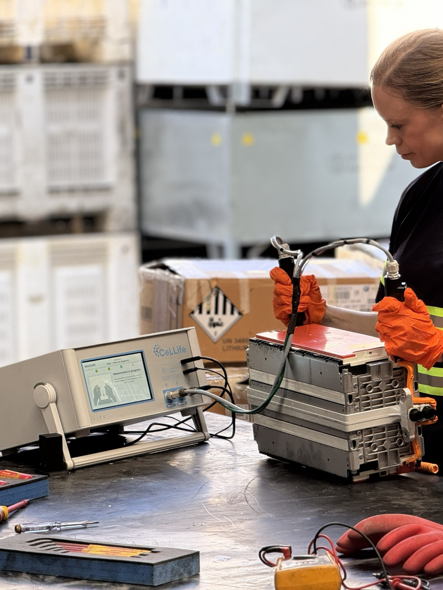 CeLLife Lite being operated to measure module at Palmiresiduos premises